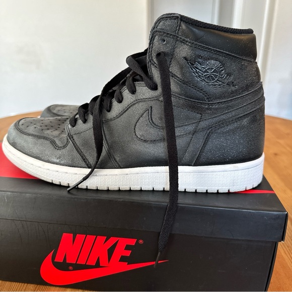 Size 10.5 - Air Jordan 1 Retro OG High Cyber Monday - Picture 5 of 15
